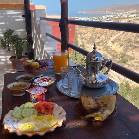 فندق Red Carpet Surf Camp Sea, Mountain & Garden Escape Tamraght المظهر الخارجي الصورة