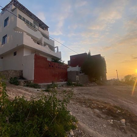 فندق Red Carpet Surf Camp Sea, Mountain & Garden Escape Tamraght المظهر الخارجي الصورة