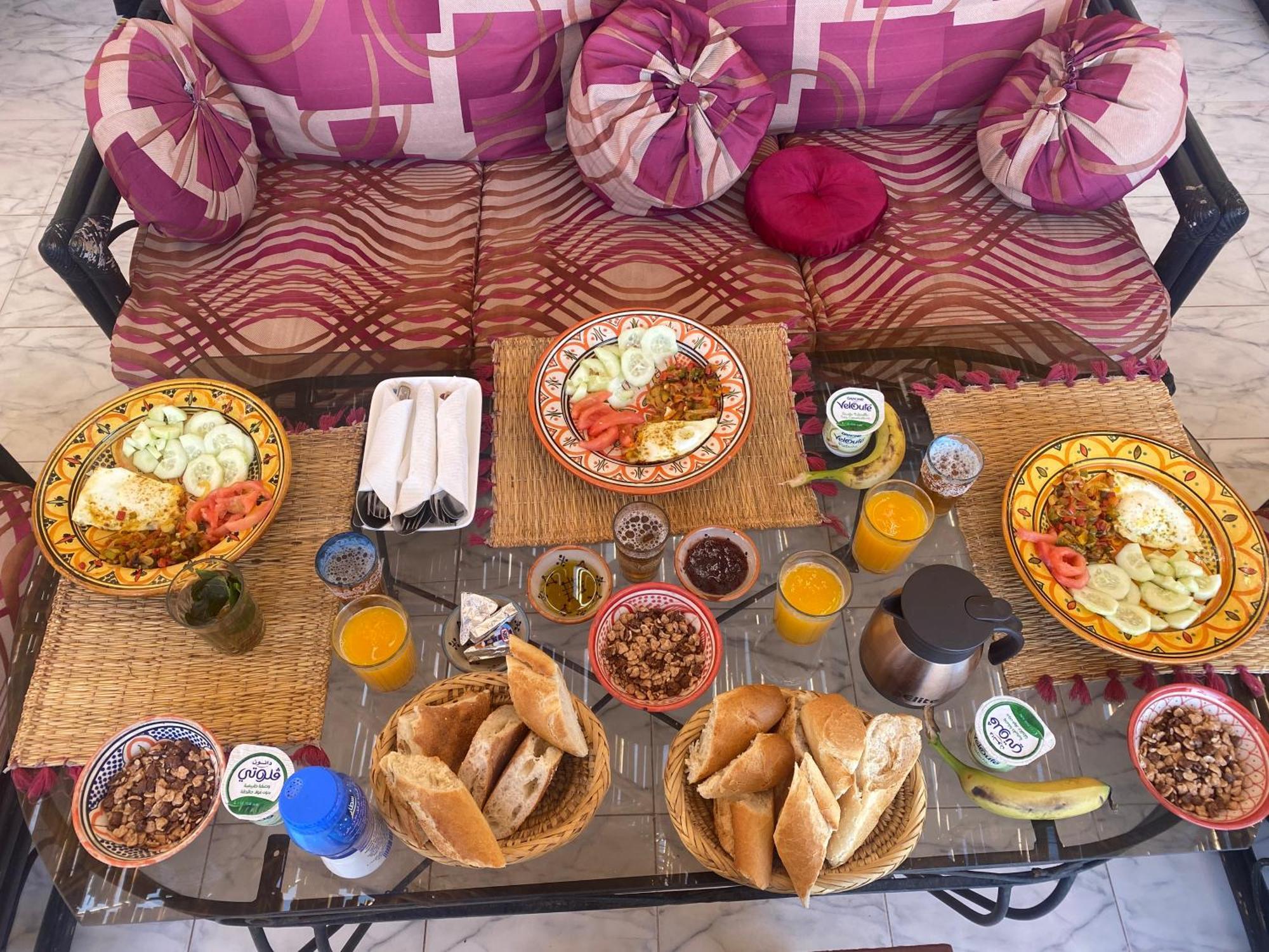 فندق Red Carpet Surf Camp Sea, Mountain & Garden Escape Tamraght المظهر الخارجي الصورة