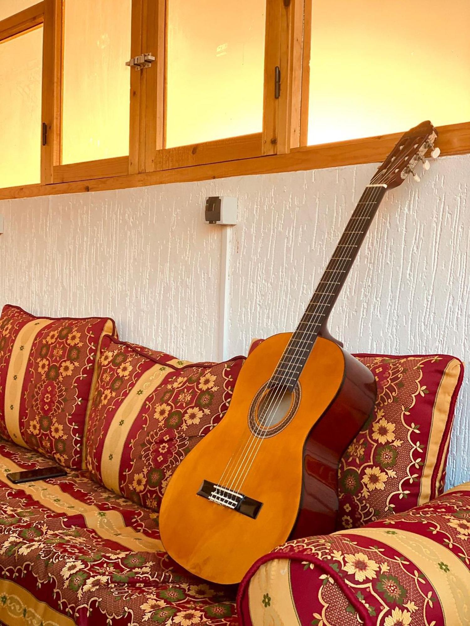 فندق Red Carpet Surf Camp Sea, Mountain & Garden Escape Tamraght المظهر الخارجي الصورة