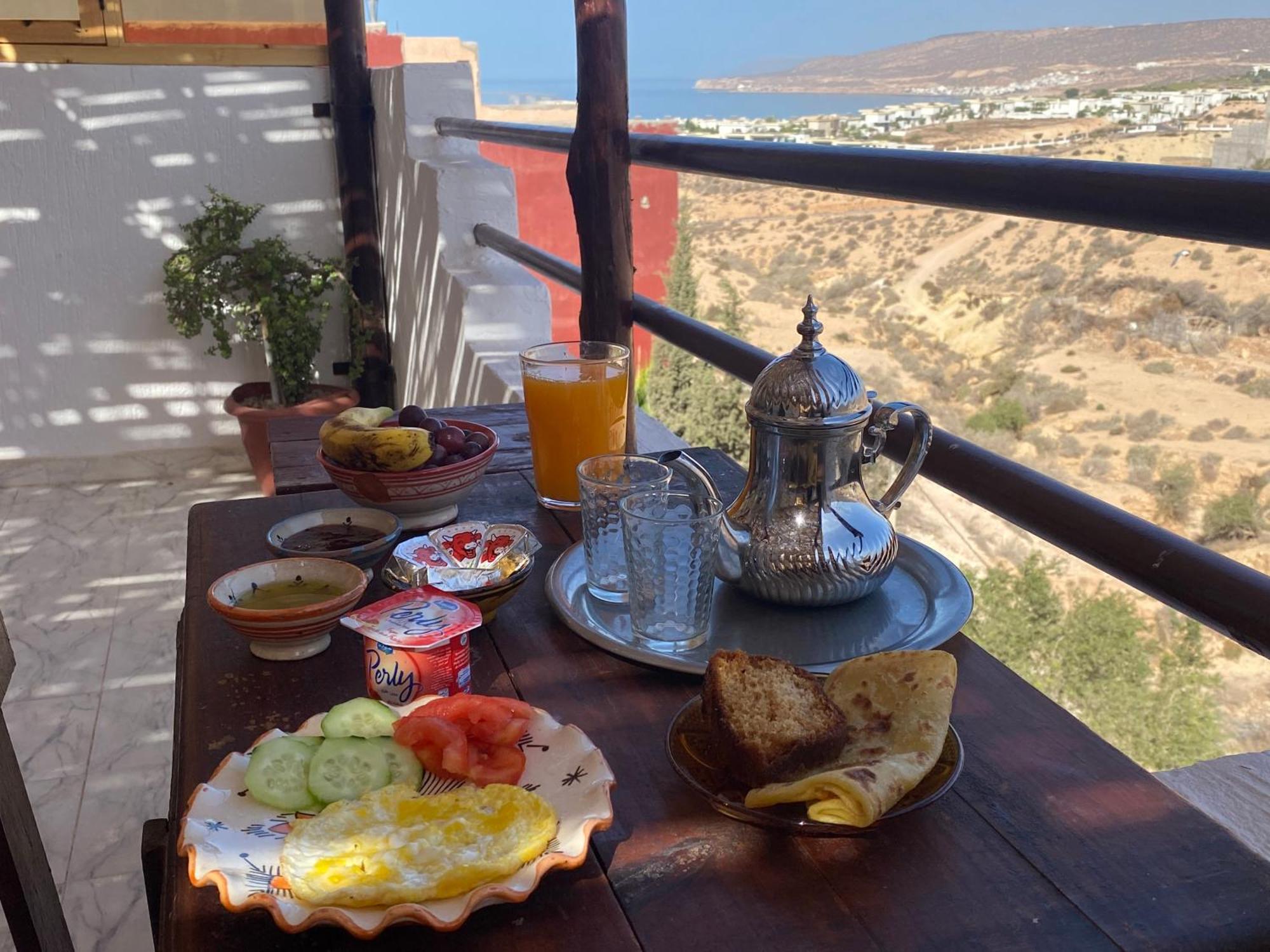 فندق Red Carpet Surf Camp Sea, Mountain & Garden Escape Tamraght المظهر الخارجي الصورة