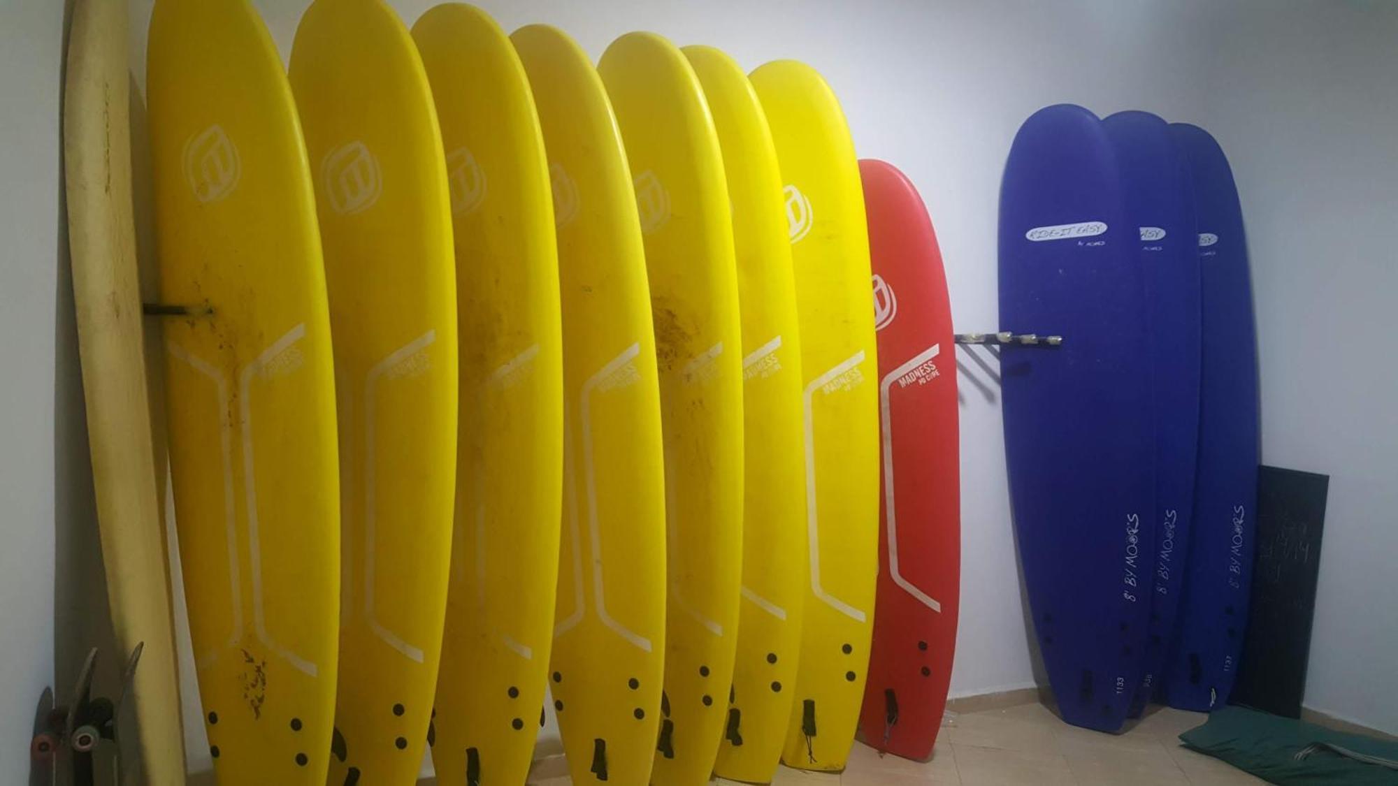 فندق Red Carpet Surf Camp Sea, Mountain & Garden Escape Tamraght المظهر الخارجي الصورة