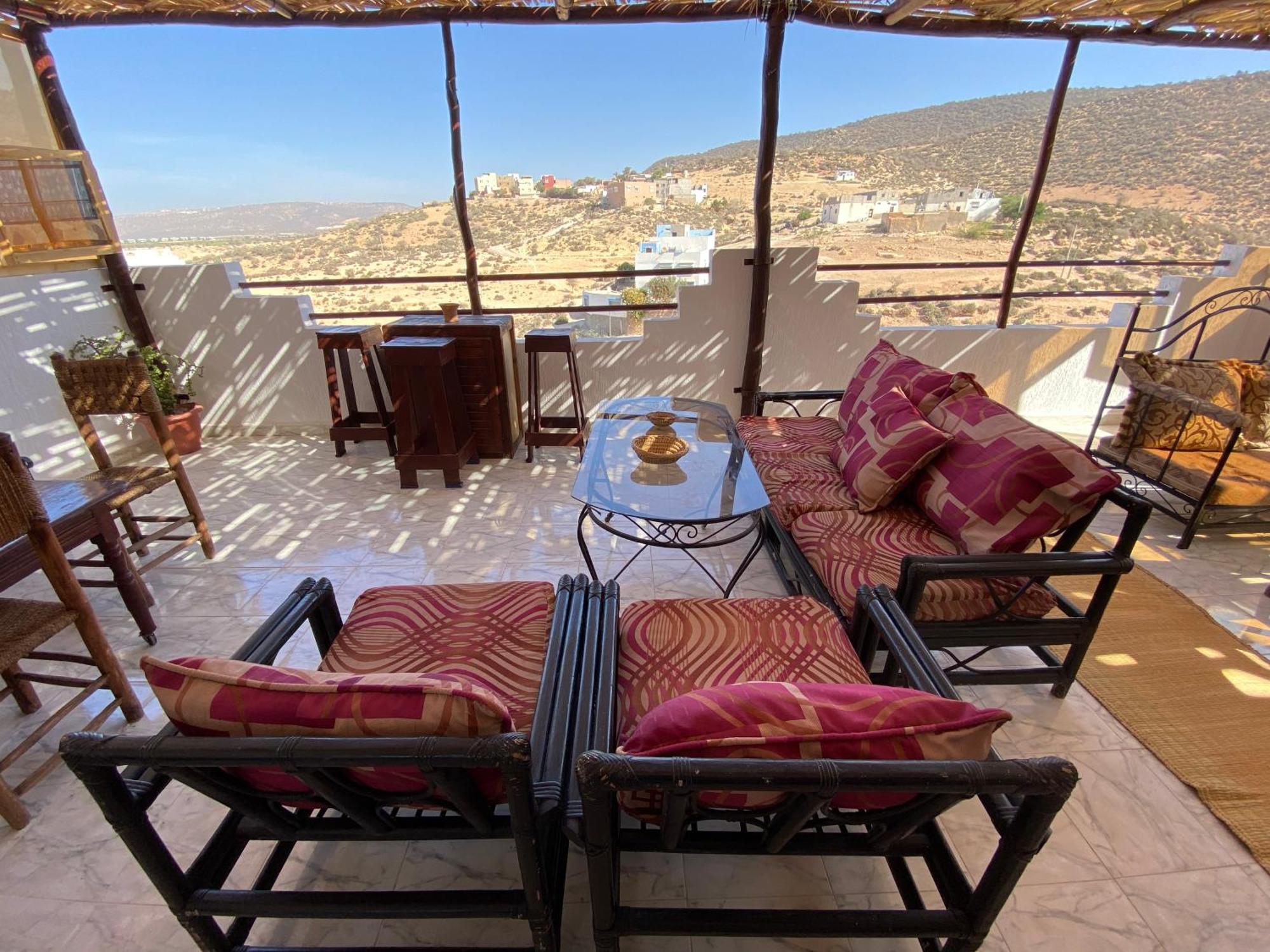فندق Red Carpet Surf Camp Sea, Mountain & Garden Escape Tamraght المظهر الخارجي الصورة